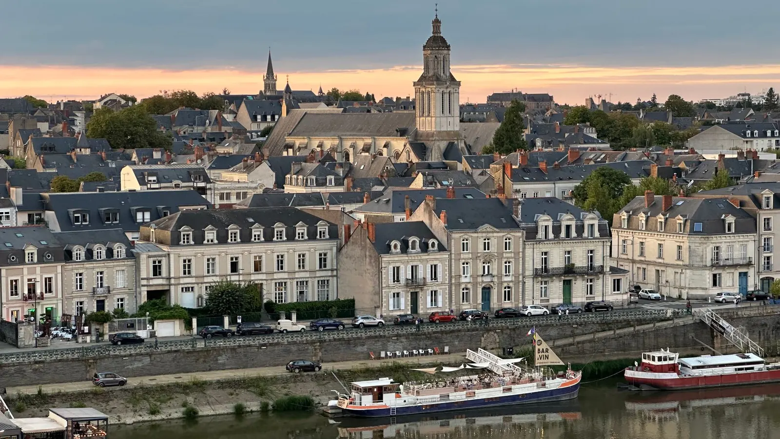 Angers et les quais de la Maine