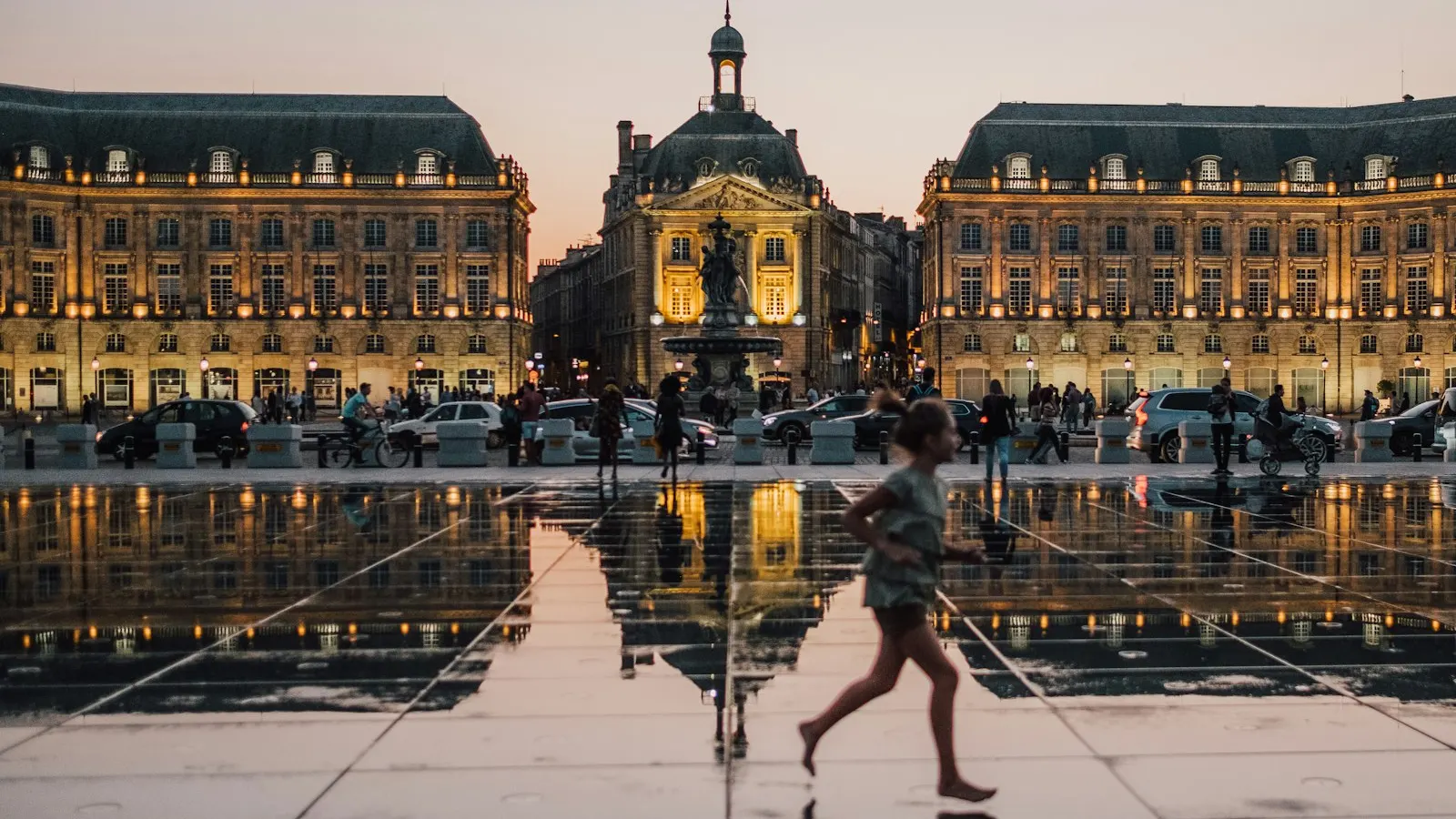 Le miroir d'eau devant la place de la Bourse, Bordeaux