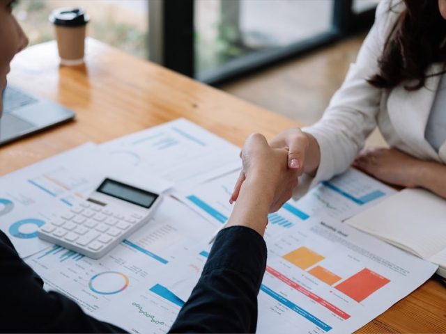 Sourcing interne ou recrutement externe : guide de choix