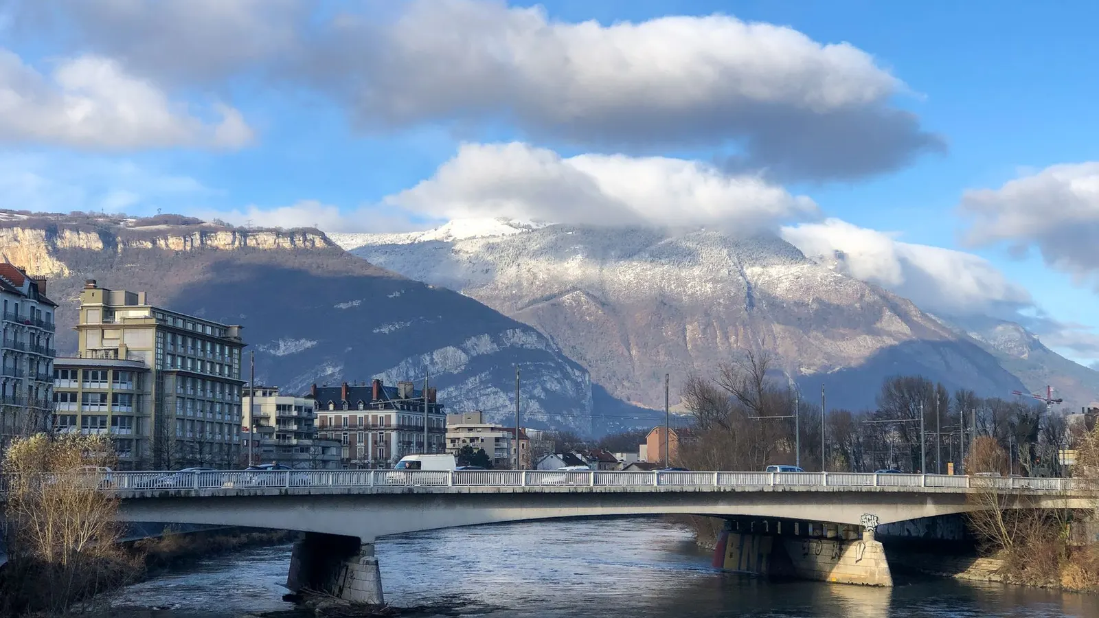 L'Isère et les montagnes enneigées, Grenoble
