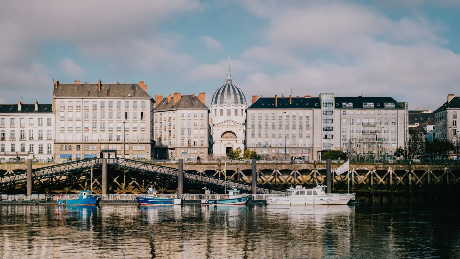 Les quais de Nantes au bord de l'eau