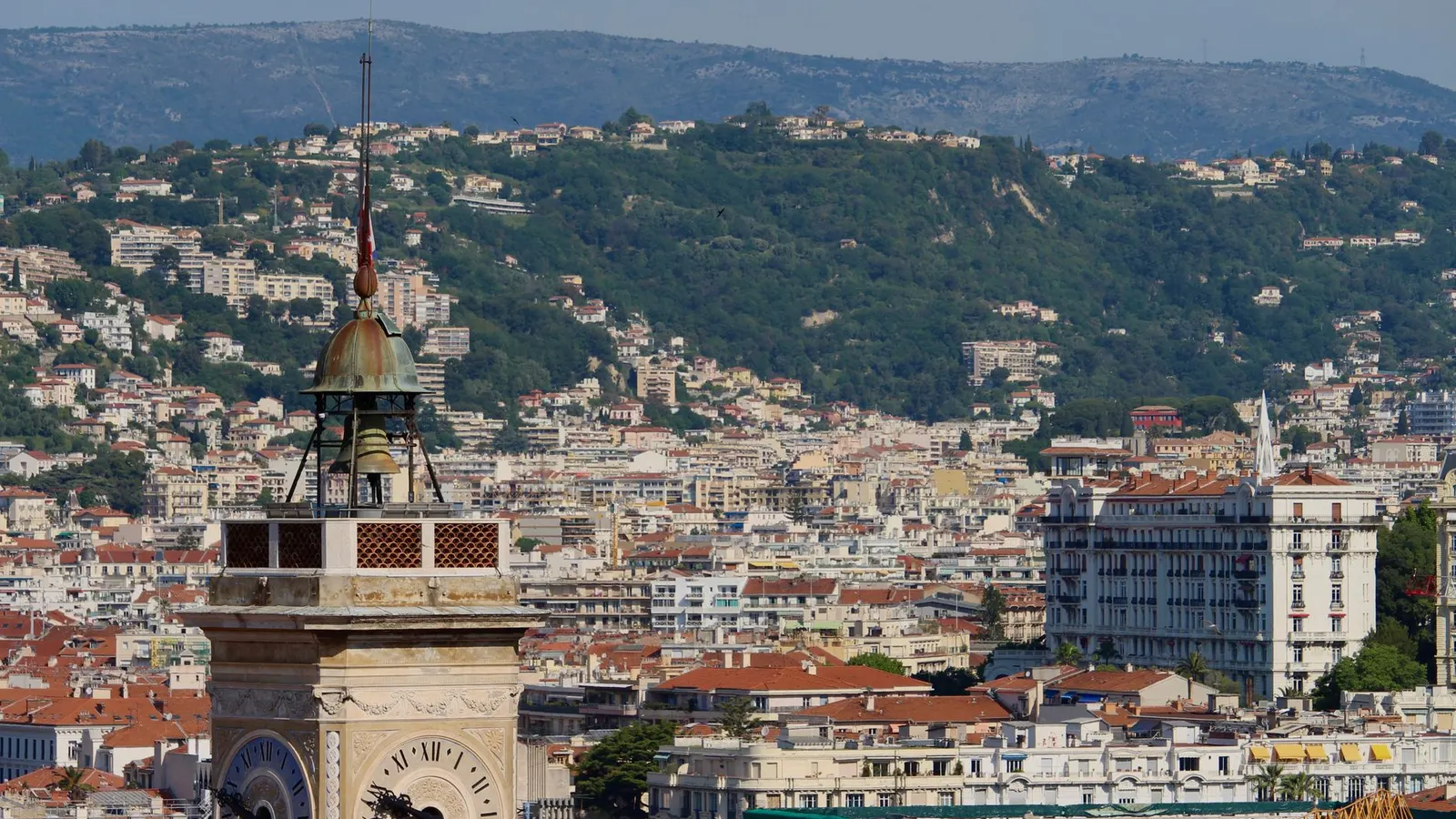 Clocher et toits du Vieux-Nice