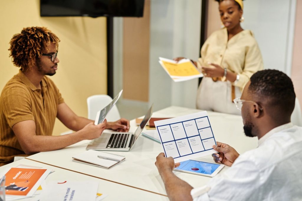 Avis critique sur les dispositifs internes de gestion de carrière