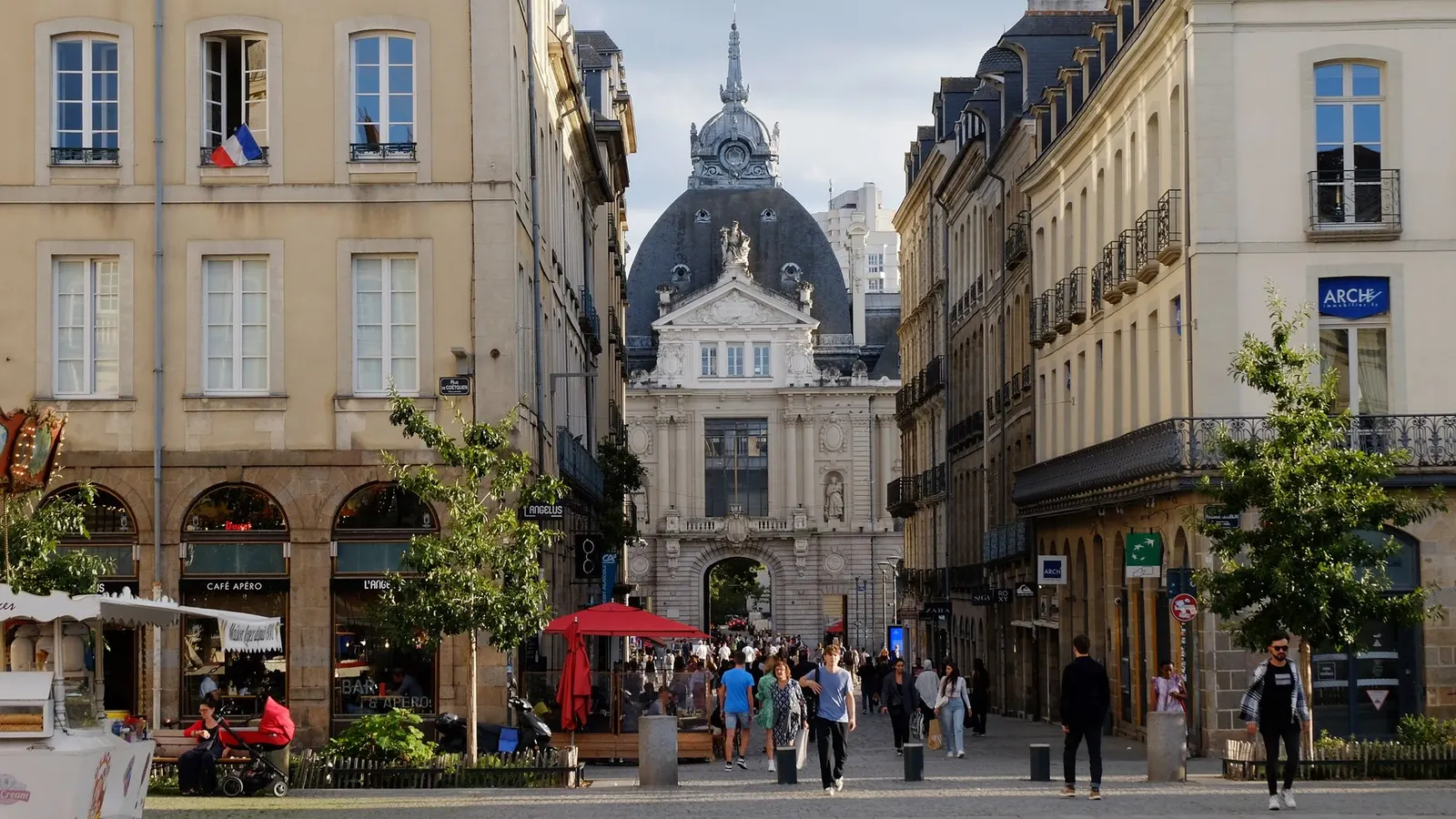 Rue commerçante du centre historique de Rennes