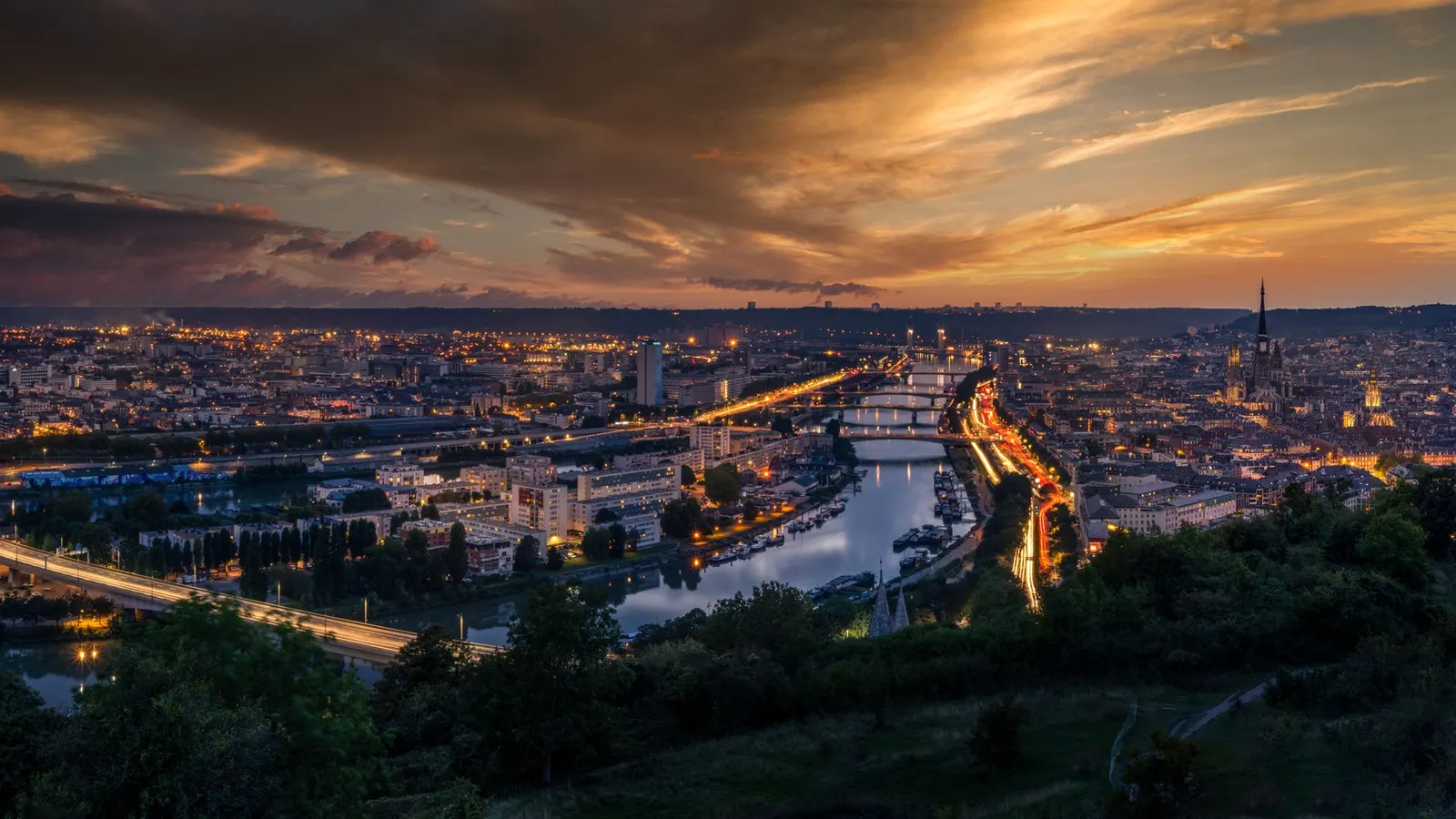 Rouen et la Seine au coucher du soleil