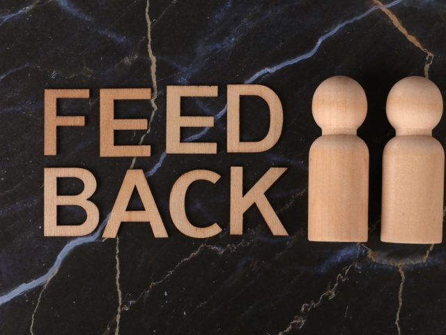 Pourquoi le feedback constructif est crucial pour votre carrière