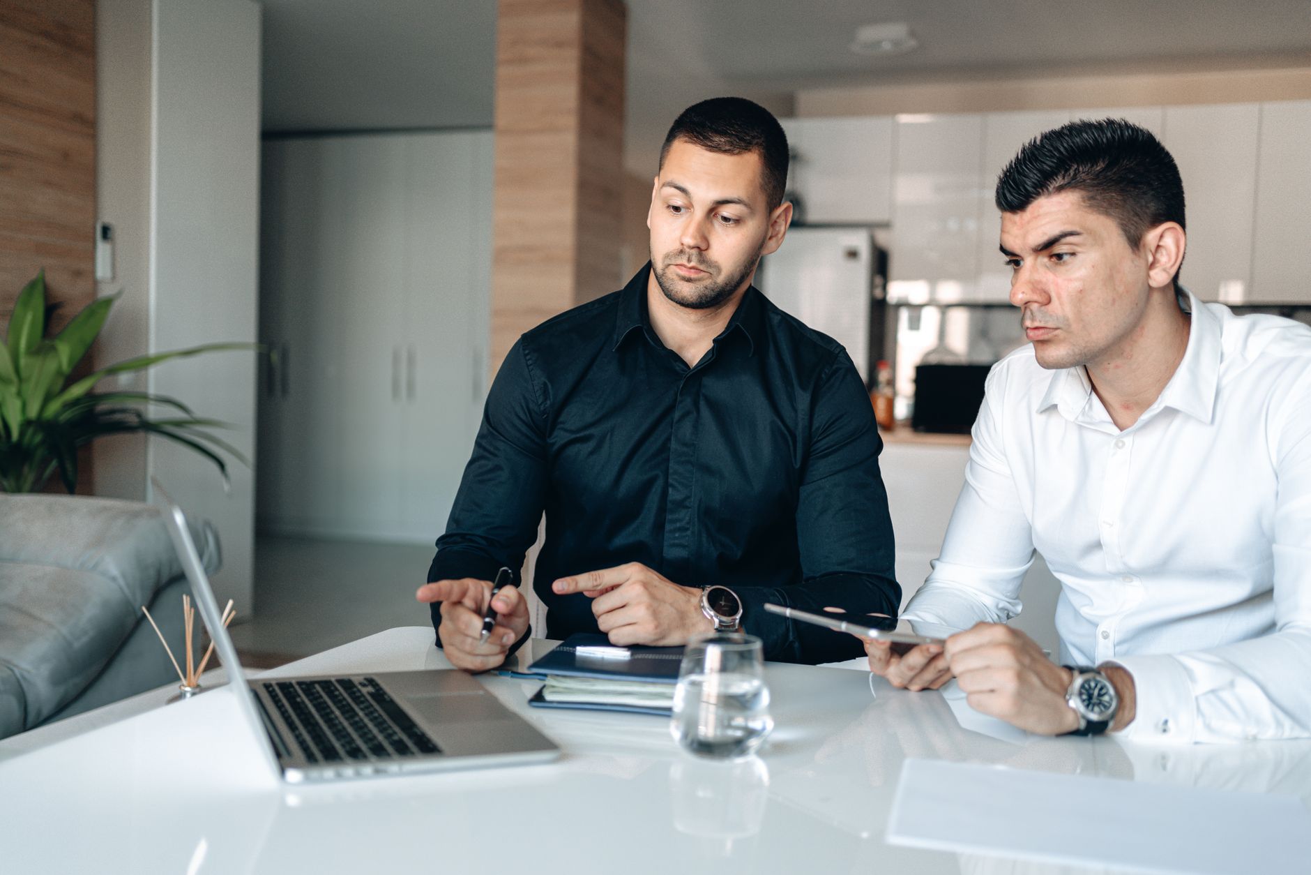 Sourcing interne ou recrutement externe: guide de choix
