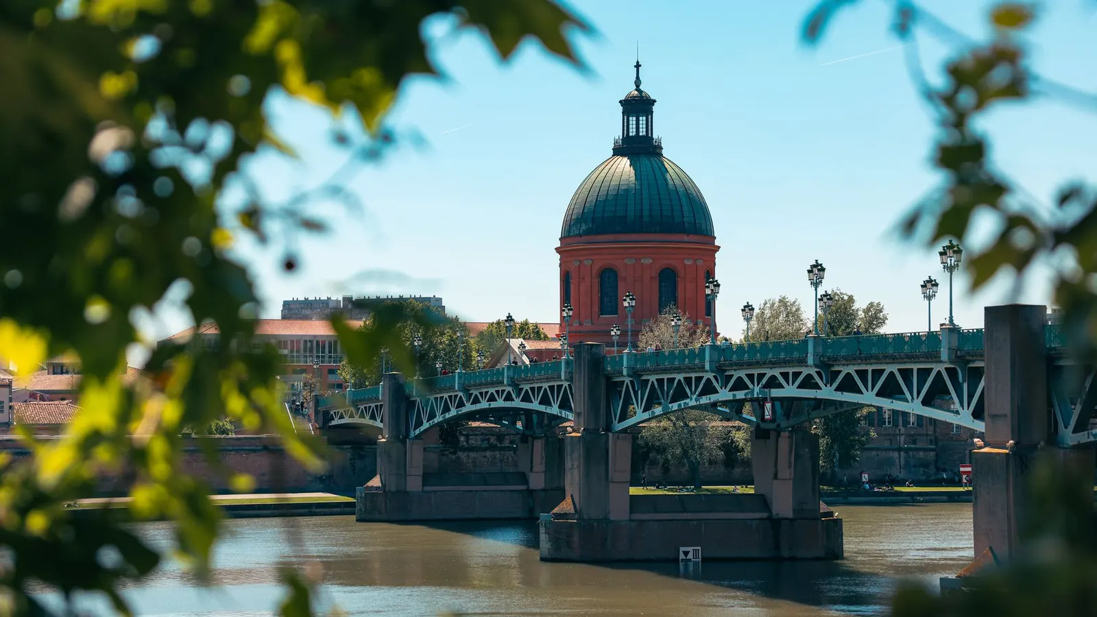 Toulouse, le pont Saint-Pierre et le dôme de la Grave